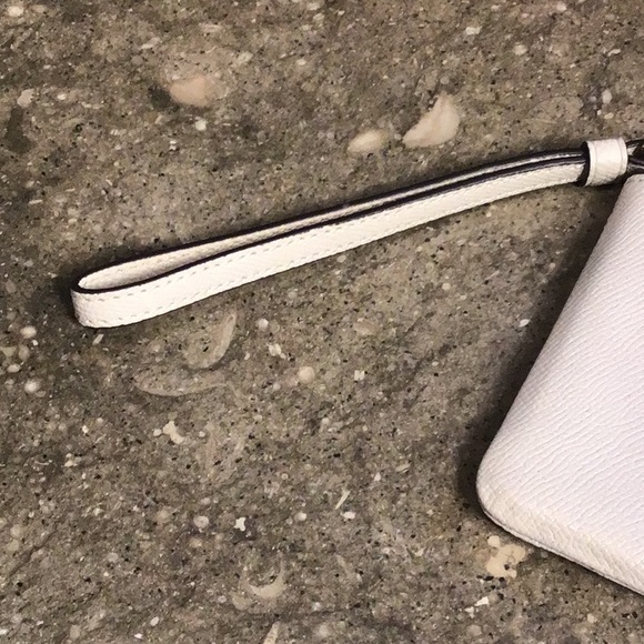 Coach cream wristlet - Picture 3 of 13